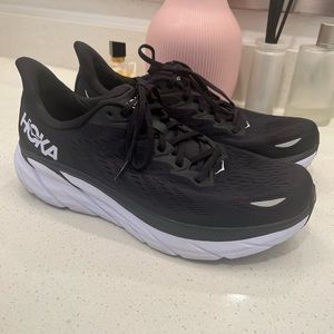 SOLD* Hoka Clifton 8 Mens Wide